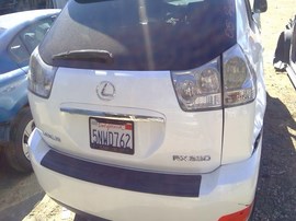 2005 LEXUS RX330, WHITE, 3.3L, AT, AWD.  Z26427